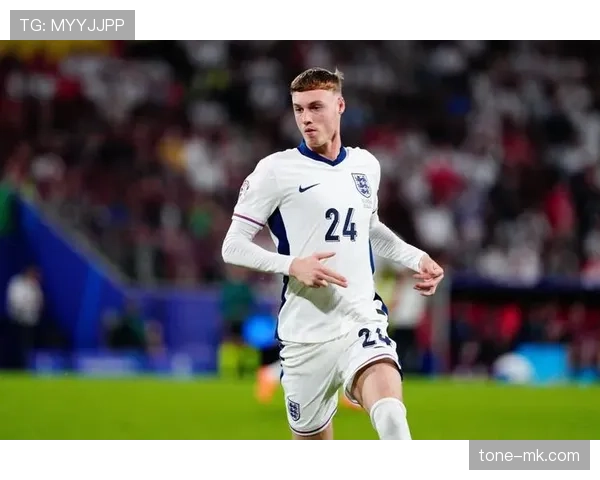 帕尔默冷静射门助英格兰逆转取胜 展现锋线杀手本色