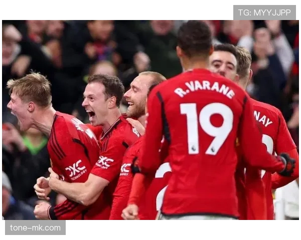 曼联战术体系缺乏稳定性，赛季表现波动加剧竞争格局变化