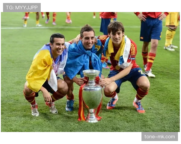 琼阿梅尼 vs 布斯克茨:单后腰核心位置的角色理解与战术差异