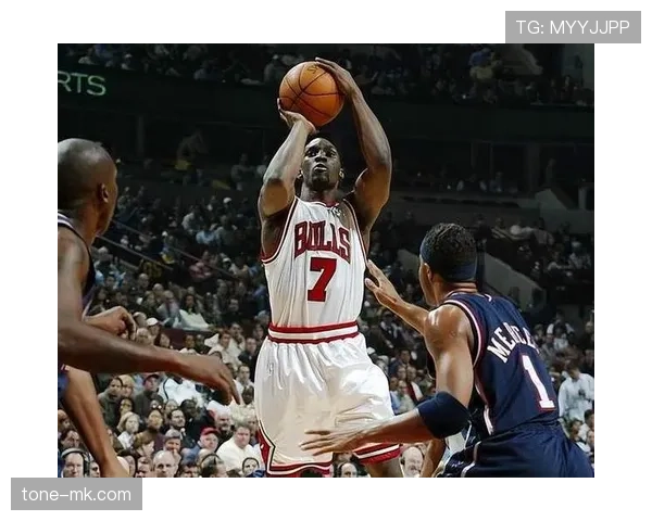 本·戈登无球跑动提升进攻节奏效率明显拉开队伍空间