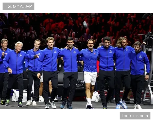 费德勒退役后每天喝三杯咖啡，穿定制西装遛狗，这日子普通人真过不来